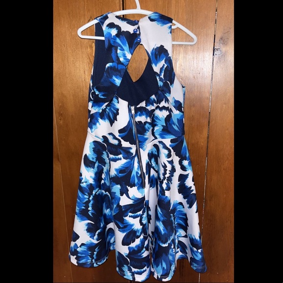 Formal girls dress - Picture 2 of 2